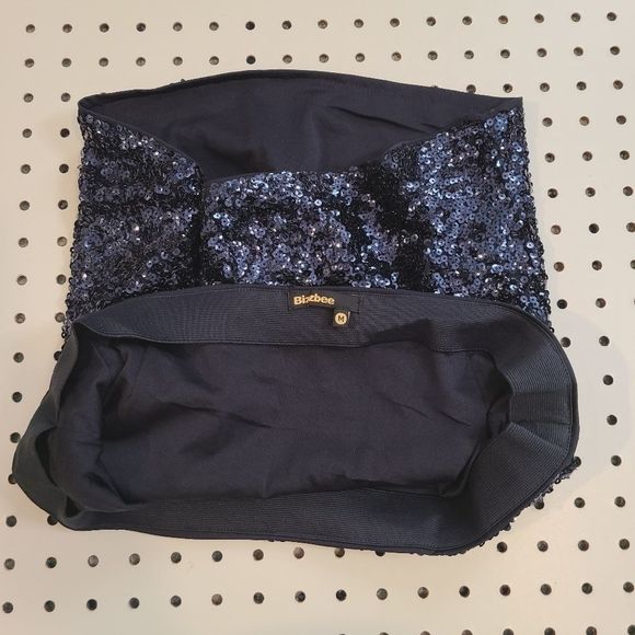 Bizbee Skirt, Size M - Picture 3 of 4